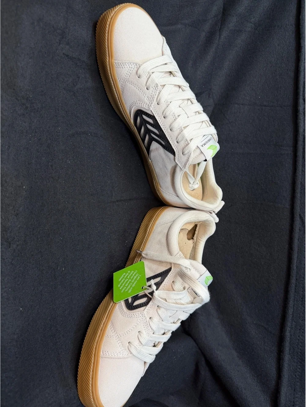 Cariuma men’s size 9 Skate Gum Vintage White Suede and Canvas Sneakers with 9.